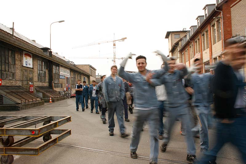 Foto mit bewegten Arbeitern im Sulzer-Areal